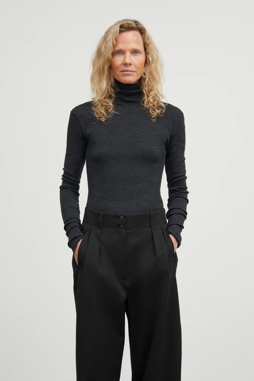 Skall | Esme t-neck - Dark Grey